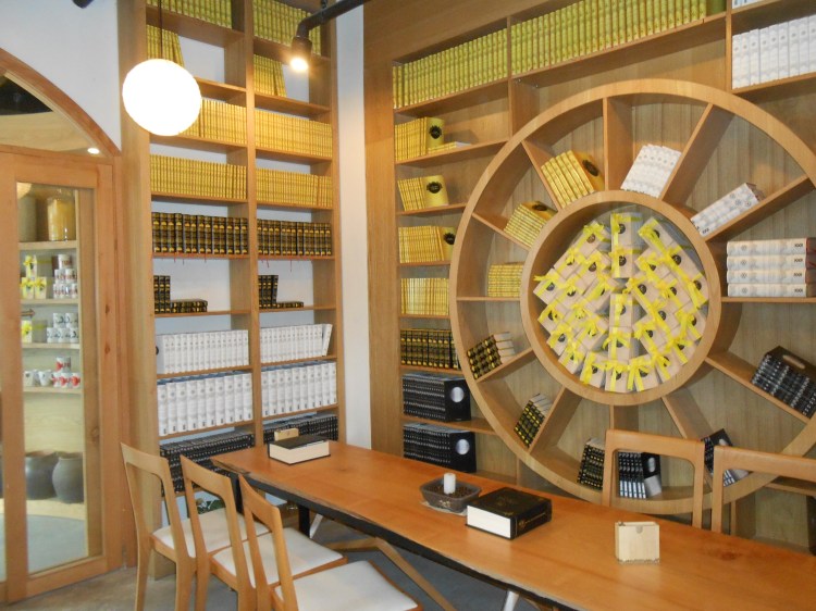 books as decor in coffee shop